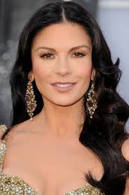 Oh wow, red hair and melanin *do* go together. Celebrities With Black Hair Raven Haired Beauties