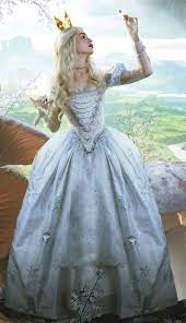 Reina Blanca Anne Hathaway Alicia En El Pais De Las Maravillas White Queen Costume Queen Costume Alice In Wonderland Costume