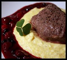 Recette Pave De Biche Sauce Aux Cranberries Et Aux Myrtilles Polenta Cremeuse