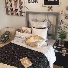 Romantic Black And Gold Bedroom Decor Black Gold Room Black Gold Dormify Com White Gold Bedroom White Bedroom Decor Gold Living Room