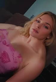 scarlett johansson selfie after being hypnotized