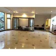 8 contoh desain ini adalah beberapa detail dindingnya akan mengingatkan anda pada rumah klasik ala eropa. Rumah Mewah 2 Lantai Siap Huni 6 Kt 5 Km Ruang Keluarga Dan Ruang Tamu Di Kawasan Elite Jakarta Utara Tribunjualbeli Com