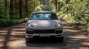 In this video i review the 2020 porsche cayenne and give you my honest thoughts. 2020 Porsche Cayenne Turbo S E Hybrid Front Caricos