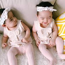 Apabila melihat bayi comel, orang dewasa. Eeee Gigit Kang Ragam Kembar Comel Berebut Buah Ramai Geram Kisah Dunia
