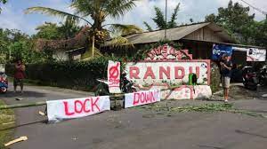 Malaysia lockdown, singapura lockdown, jadi mungkin grafiknya memang fluktuatif, tidak ada peak, tuturnya. Langkahi Negara Kampung Di Yogyakarta Ini Lakukan Lockdown Suara Jogja