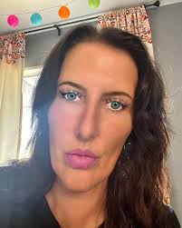 Eva Florez's Instagram, Twitter & Facebook