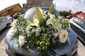 Seit dem altertum gehören blumen und blumenschmuck zu einer hochzeit. Hochzeitswagen Auto Oder Kutsche Wagen Und Fahrzeuge Fur Trauung Und Hochzeit