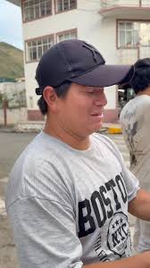 Qué es lo que busca el monito? Mira hasta el final