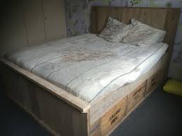 2 persoons bed met oude kistjes voor iedere matras maat verkrijgbaar matras bed meubels