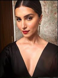 Aditya Tendulkar's Instagram, Twitter & Facebook