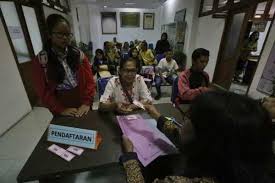 · dapat membentuk akhlak yang lebih baik dari pada sma dan smk. Aturan Ppdb Sma Smk Berubah Ubah Bikin Orang Tua Siswa Di Solo Gerah