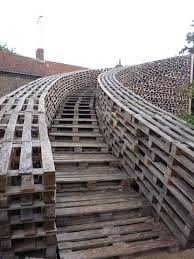 Detour A Bruay Pour Visiter L Installation Du Collectif Escaliers Palette Cagette Bois Recup