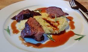 Zutaten Und Zubereitung Fur Geschmorte Kalbsbackchen Auf Parmesanpolenta Inklusive Rezept Auch Zum Ausdrucken Und Dowloaden Mobil Rezepte Schmoren Zubereitung