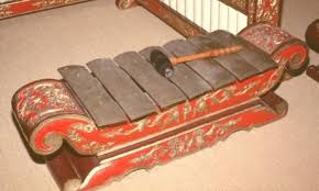 Selain itu, agar lebih lengkap lagi, kemudian pada pertunjukan tersebut diiringi oleh sinden. 15 Alat Musik Gamelan Jawa Lengkap Dengan Gambar Musik Alat Gambar