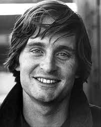 Divorced his wife, but kirk and diana kept good relations, so their sons didn't feel a lack of parental attention. Michael Douglas On Stage And Screen Wikipedia