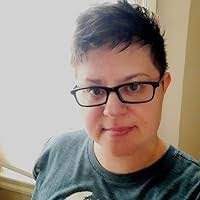 Lisa Hinsley's Instagram, Twitter & Facebook