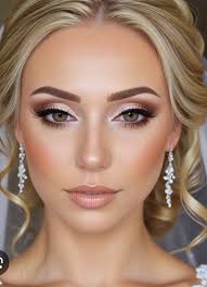 Looking for a make up artist to do full glam make up for me before an event  the morning of the 9th August at my house please. Possibly Pin curls/  bouncy blow