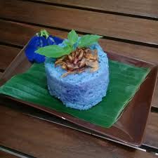 Walaupun nasi kerabu biru tapi saya sediakan juga kuah tumis. Nasi Biru Aka Nasi Kerabu