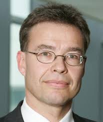 Prof. Dr. Arnd Wiedemann • Autor und Experte