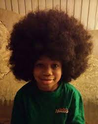 Capelli corti rasati ai lati bambino. Non Si Taglia I Capelli Per 2 Anni Bimbo Fa Il Giro Del Mondo Per Le Sue Acconciature Ecco Perche Lo Ha Fatto