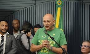 A receita federal aponta sonegação de contribuição previdenciária por parte da havan, empresa comandada por luciano hang, apoiador do presidente jair bolsonaro e investigado no inquérito das. Luciano Hang Dono Da Havan Entra No Top 10 De Bilionarios Do Brasil Cartacapital