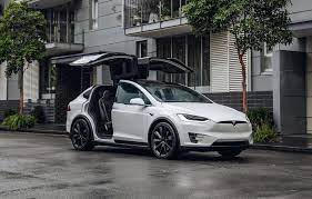 Tesla a dezamăgit de mult timp investitorii de pe piața bursieră și susținătorii mașinilor electrice. Tesla Model X Automarket