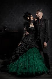 Steampunk gehröcke, ausgefallene mode für den herren, piratengehröcke, coole hochzeitsanzüge, besondere herrenmode. Vorne Lucardis Feist Fashiondesign Feist Style Facebook