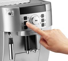 The de'longhi prima donna class ecam550.75.ms smart bean to cup coffee machine brings premium coffee taste enjoy the exceptional taste and rich aroma of freshly ground coffee beans. De Longhi Magnifica S Bean To Cup Coffee Machine Ecam 22 110 Sb Silver