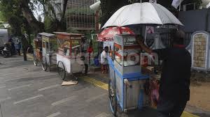Guru hikmah 3 years ago. 3 Doa Agar Dagangan Laris Bacaan Latin Dan Artinya