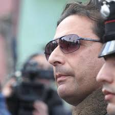 We were off course because of a navigational mistake. when he realized land was dead ahead, schettino says he ordered a course change. Anklage Fordert 26 Jahre Haft Fur Idiot Schettino Welt