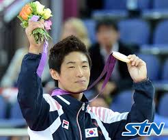 양학선 과거 어린시절 양학선은 1992년 전라북도 고창군 남동마을에서 태어났습니다. Stn Sports