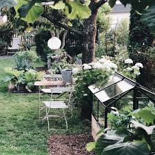 Angela On Instagram Habt Einen Guten Start Ins Wochenende Ihr Lieben Solebich Vtwonen Cottagegarden Herzstueckbloggarten In 2020 Bilder Garten Instagram