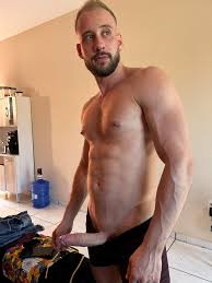 100 Fotos de Homens Loiros pelados exibindo o Pau - Famosos Nus