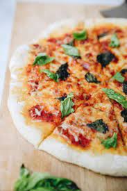 Learn exactly how to make cauliflower pizza crust that's flavorful, low carb and packed with fiber & protein. Easy Pizza Crust Recipe For Beginners The Healthy Maven