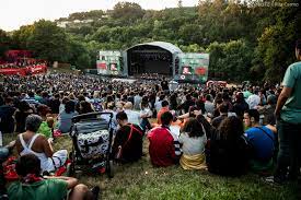 pɐˈɾeðɨʃ ðɨ ˈkowɾɐ ()) is a municipality in portugal.the population in 2011 was 9,198, in an area of 138.19 km 2. Blitz Tudo Sobre O Vodafone Paredes De Coura Horarios Transportes Pulseiras E Outra Informacao Util