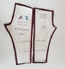 Wir finden für dich die besten und beliebtesten schnittmuster im internet. Kostenloses Schnittmuster Nahanleitung Babyhose Mit Dekorativen Taschen 50 56 62 68 74 80 86 92 Stoffwindelei De