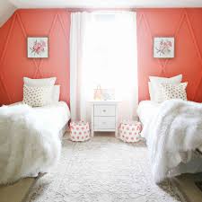 Take a look at the ideas we've gathered! 9 Coral Color Decorating Ideas For Your Inspiration