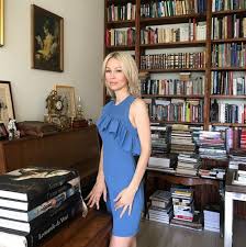 Z tej okazji postanowiła pokazać fotki z przeszłości. Magdalena Ogorek I Jej Imponujaca Biblioteczka Newsy Nieruchomosci