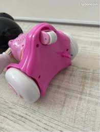 Baby Minnie chase and play hoverboard