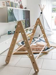 Diy Geschenk Und Schlechtwetter Beschaftigung Fur Kinder Pikler Dreieck Fraulein Flora Fotografie Pikler Dreieck Diy Sachen Kinder Holz