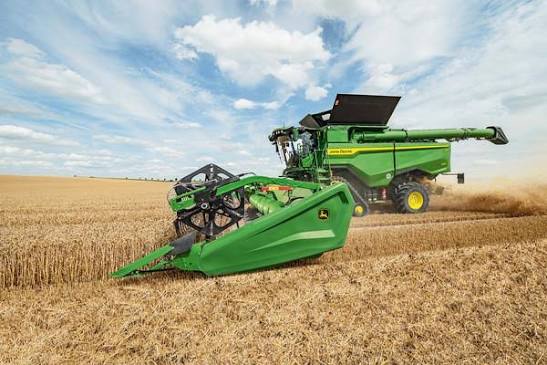 John Deere 9560 STS Combine