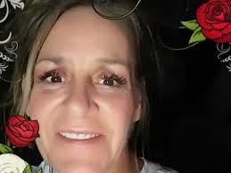 Robyn Fain's Instagram, Twitter & Facebook