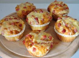 In una terrina più capiente rompete le uova, aggiungete l'olio ed il. Muffins Al Prosciutto E Formaggio Le Delizie Di Patrizia