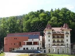 Are 10 etaje, parter şi subsol. Cazare Slanic Moldova FÄrÄ Intermediari HartÄ Tarife Èi RezervÄri