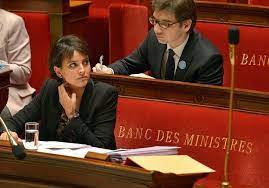 Madame la ministre, un nombre important d'étudiants doivent travailler. obviously mrs minister does not work here. Madame Le Ministre Un Debat Houleux A L Assemblee Elle