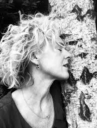 I wish you all a fantastic and inspiring weekend! Thanx, Annie, for the  great outside pics! PS: I still have got a bunch of items for sale in my  collection of paintings/artwork,