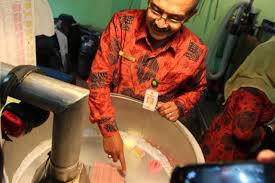 Bank sperma merupakan tempat yang melayani pembekuan dan penyimpanan sperma. Mengintip Bank Sperma Hewan Ternak Di Singosari Merdeka Com
