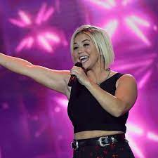 Bei „deutschland sucht den superstar schaffte beatrice egli ihren durchbruch. Schlager Beatrice Egli Uberrascht Ihre Fans Hiermit Gleich Doppelt Gala De