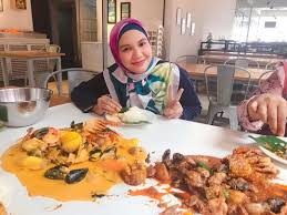 Disebabkan perut yang sangat lapar setelah meredah 6 jam perjalanan untuk ke kampung halaman yang masih berbaki 2 jam. Resepi Sheel Out