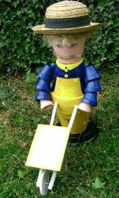 Hobby Gartner Tontopffigur Mit Schubkarre Basteln Mit Tontopfen Blumentopf Menschen Selbstgemachte Tongefasse